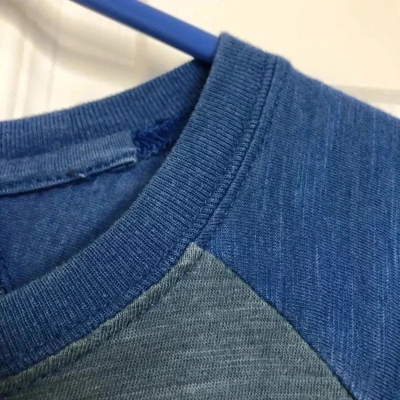 Levi’s  T-Shirt Grey/Blue Front Pocket Size Medium - Picture 11 of 16